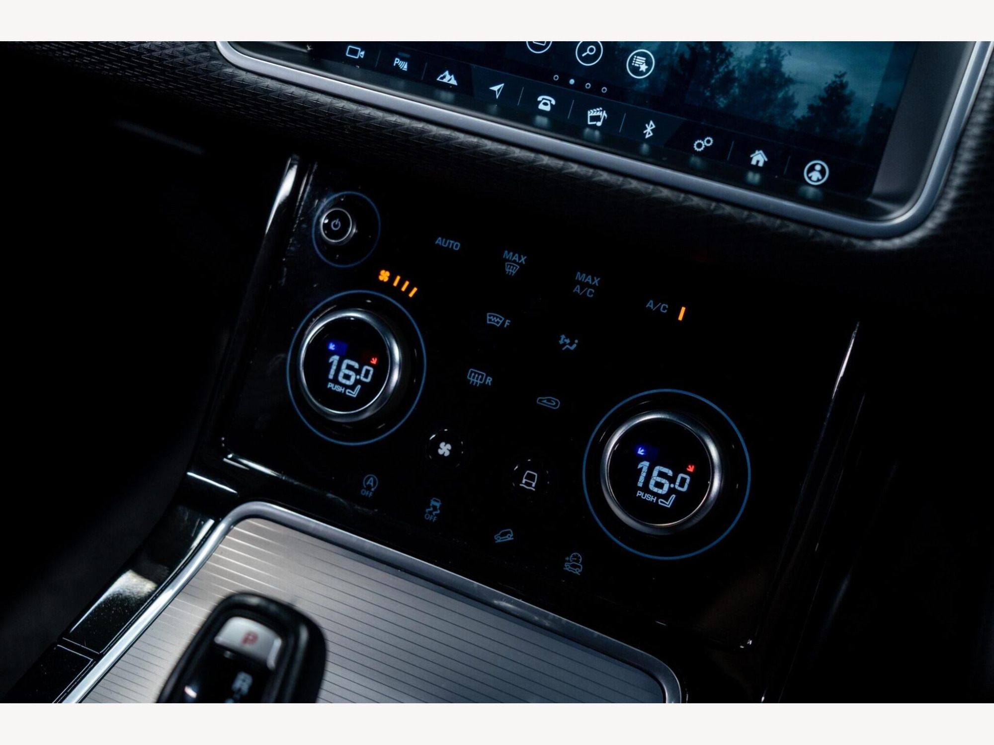 2019 Land Rover Range Rover Evoque image 36