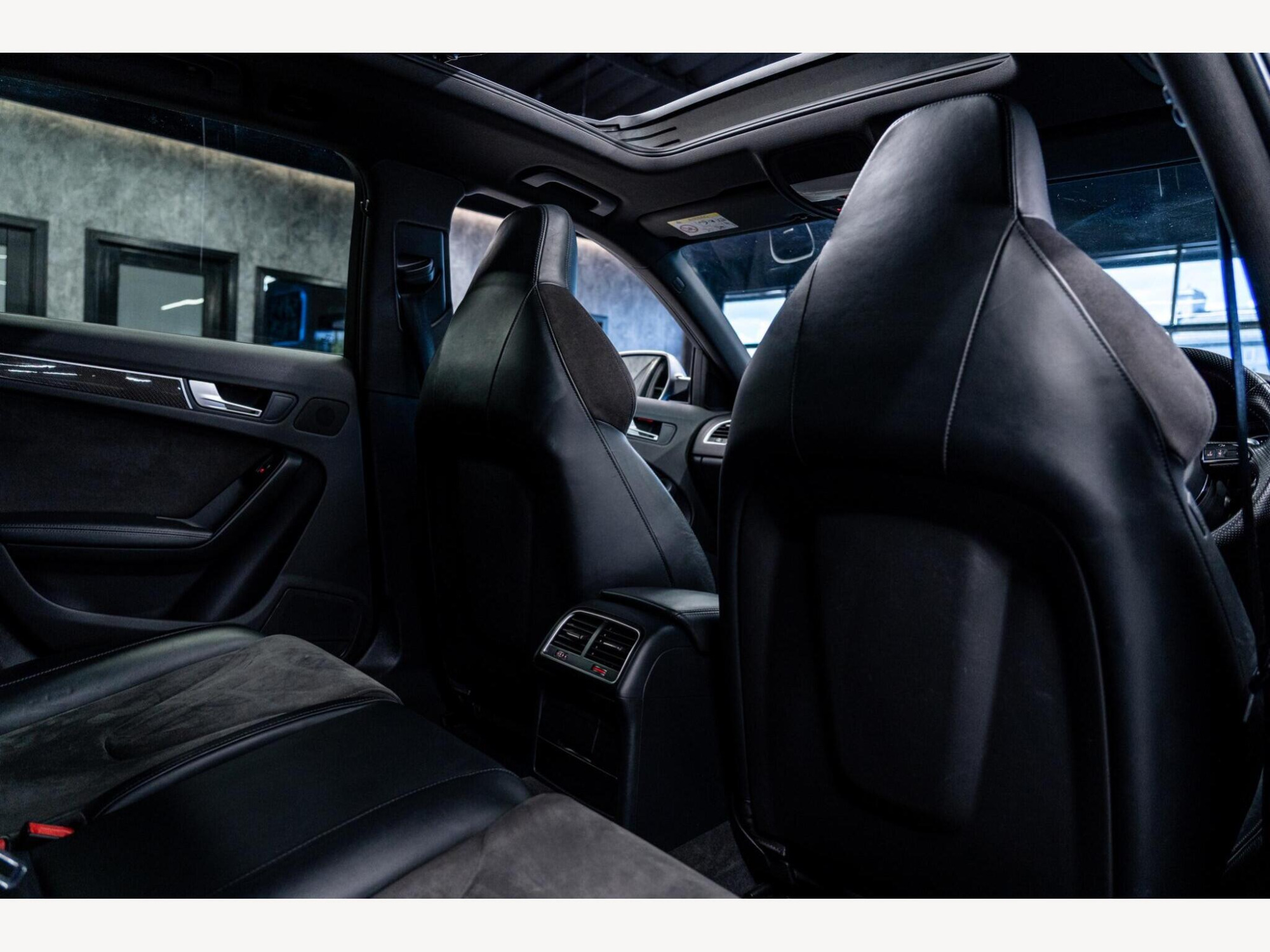2015 Audi RS4 Avant image 38