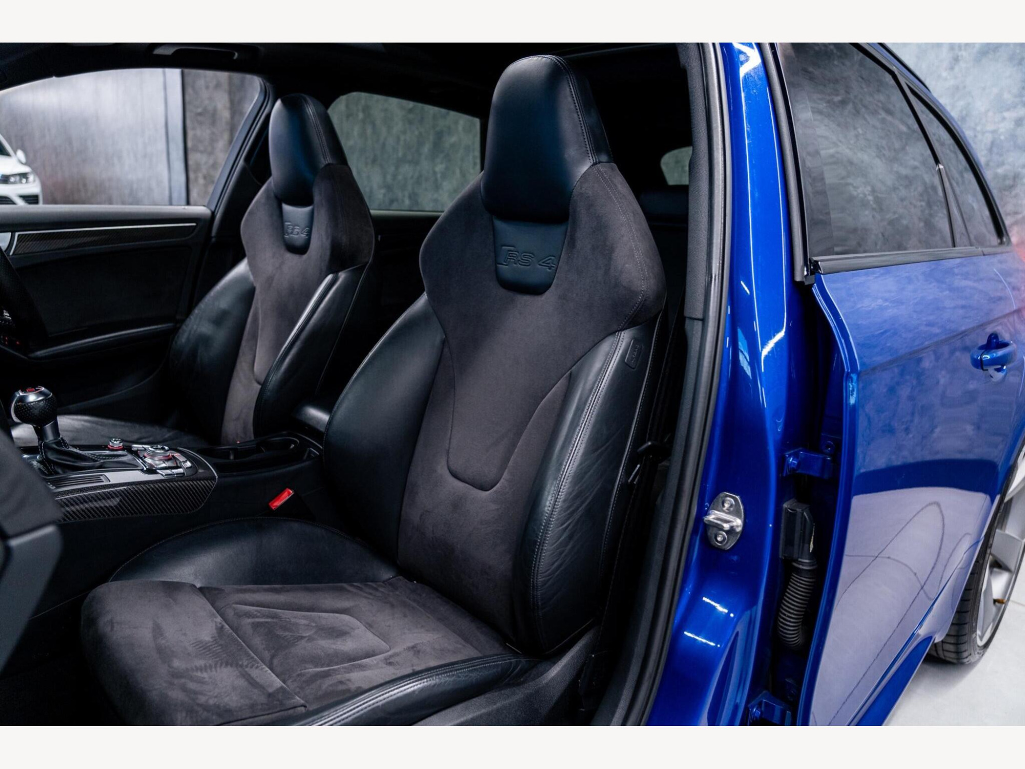 2015 Audi RS4 Avant image 39