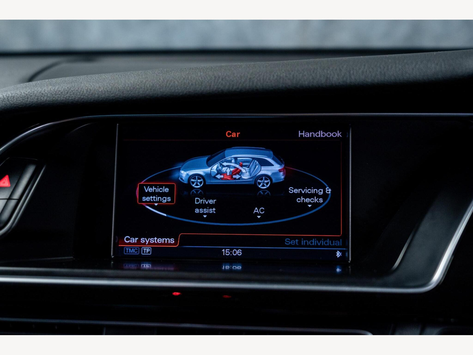 2015 Audi RS4 Avant image 22