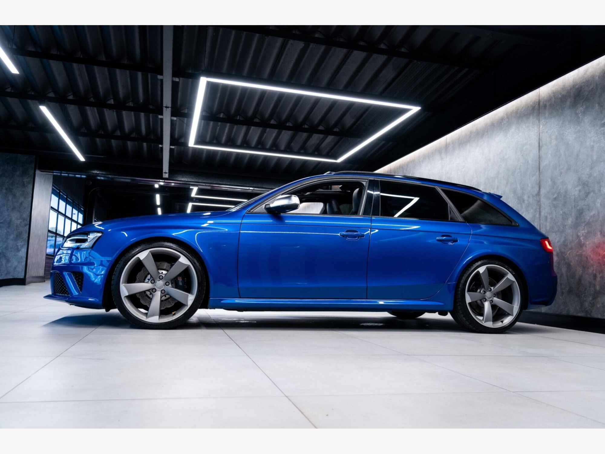 2015 Audi RS4 Avant image 9