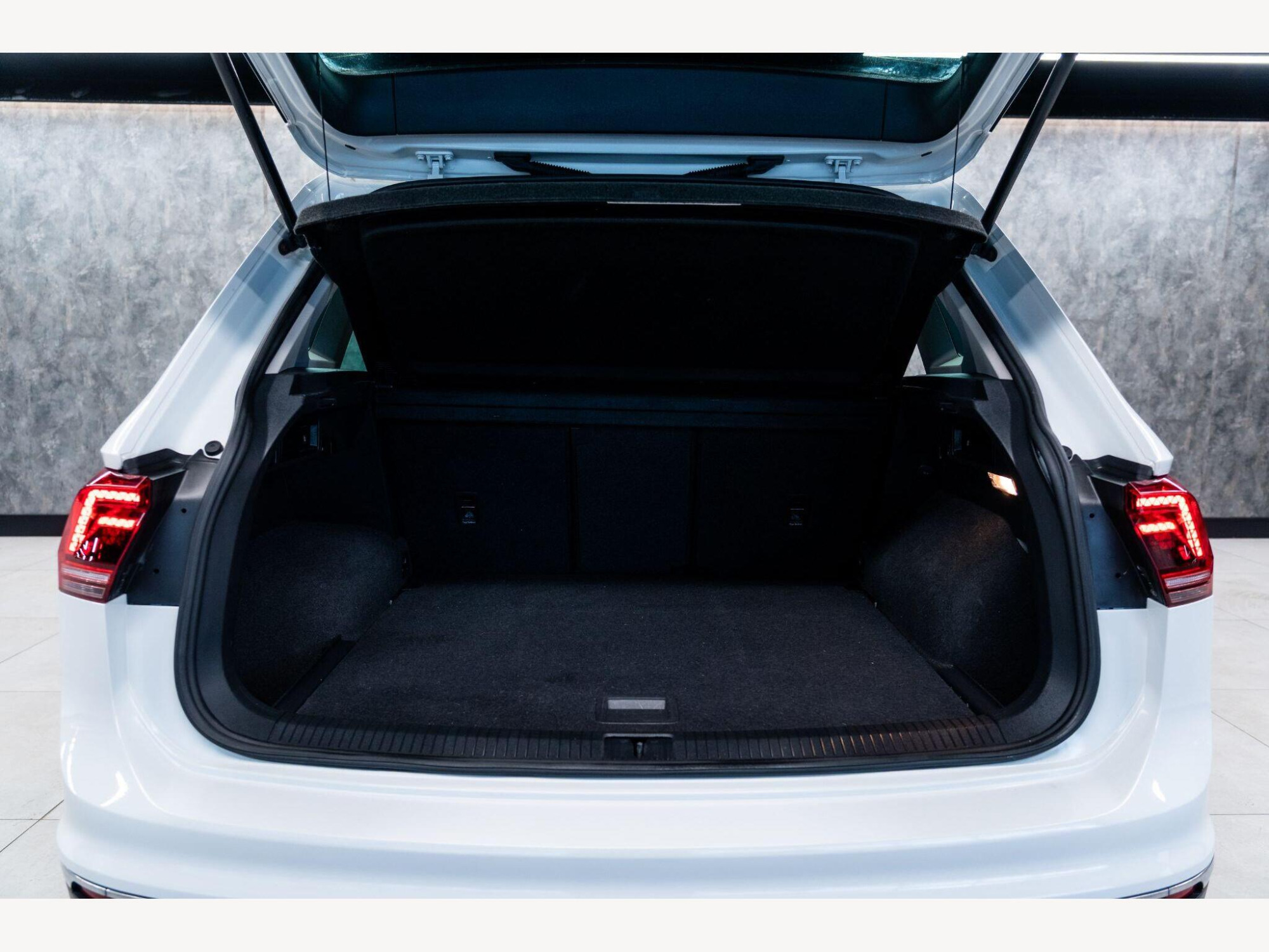 2017 Volkswagen Tiguan image 40