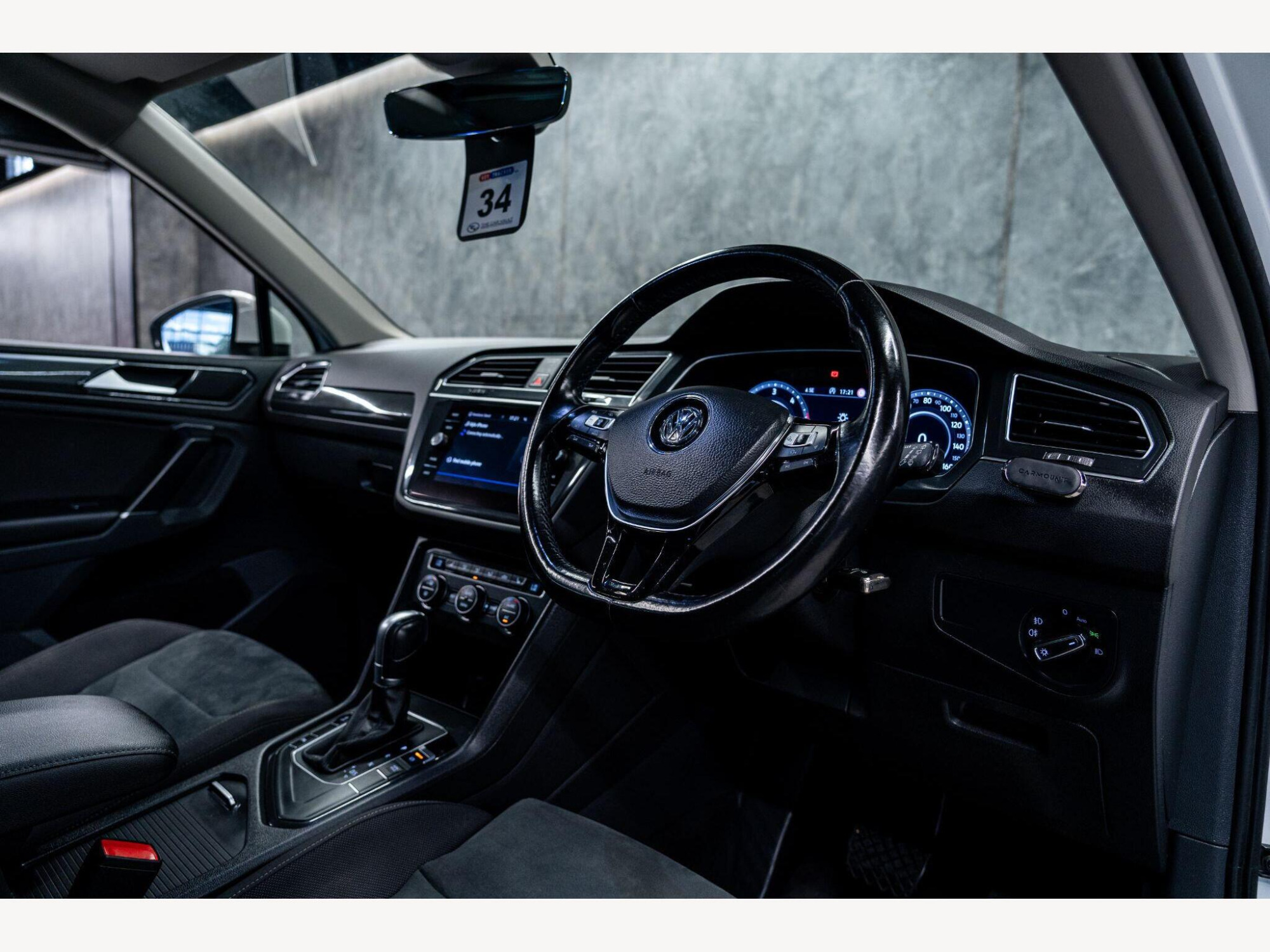 2017 Volkswagen Tiguan image 2