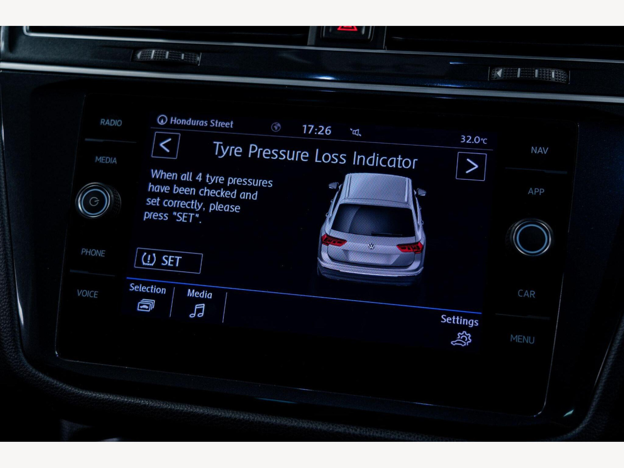 2017 Volkswagen Tiguan image 24
