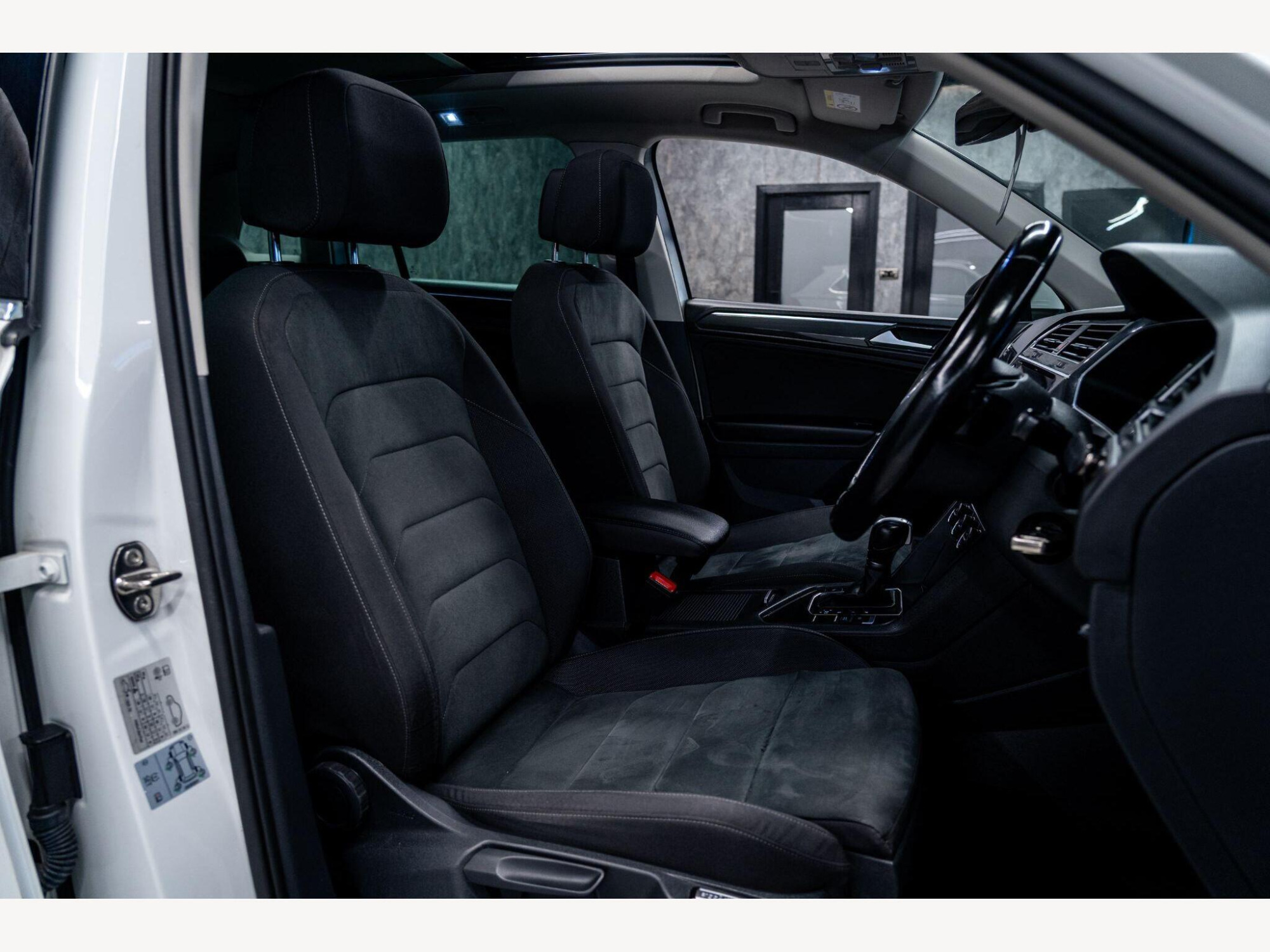 2017 Volkswagen Tiguan image 35