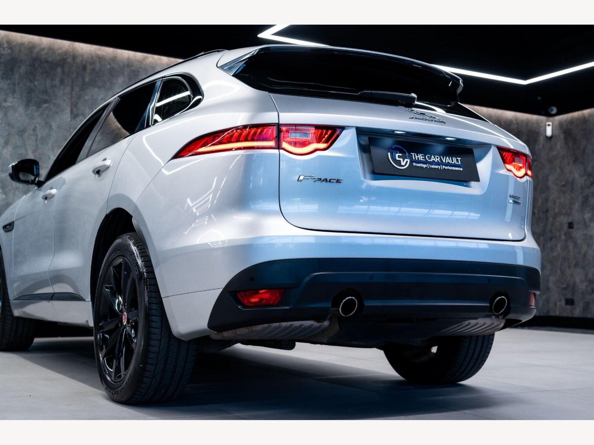 2018 Jaguar F-PACE image 13