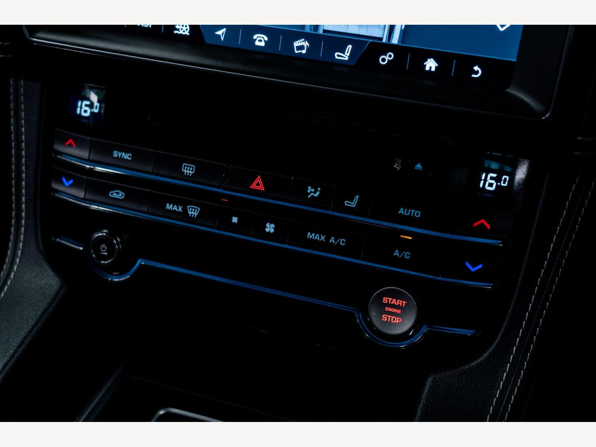 2018 Jaguar F-PACE image 36