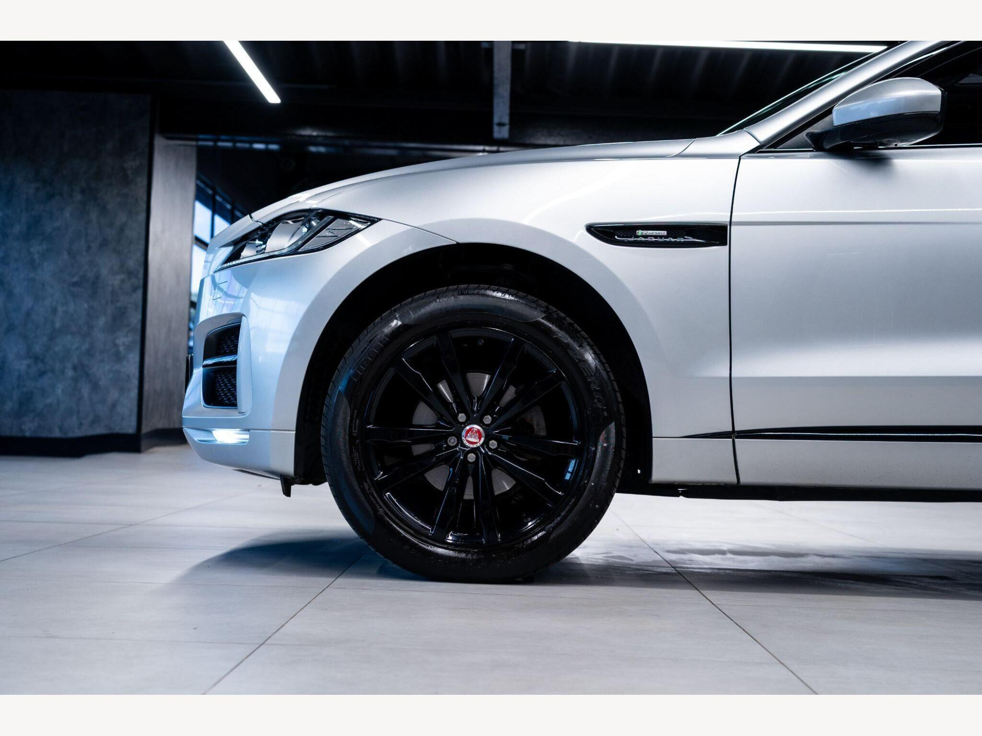 2018 Jaguar F-PACE image 14