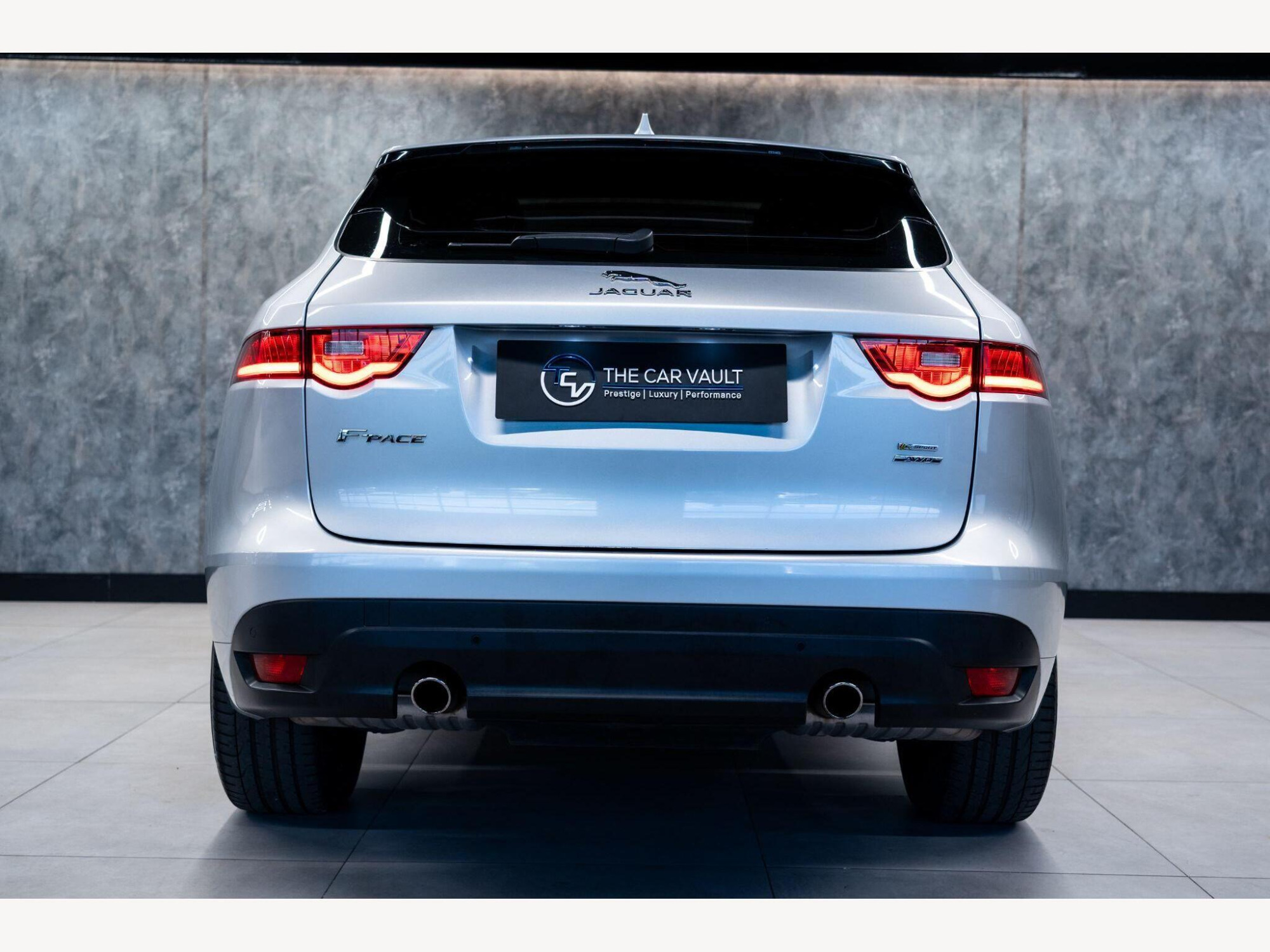 2018 Jaguar F-PACE image 7