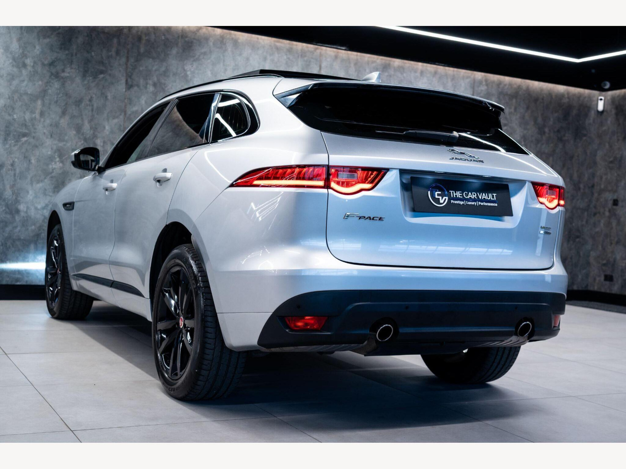2018 Jaguar F-PACE image 6