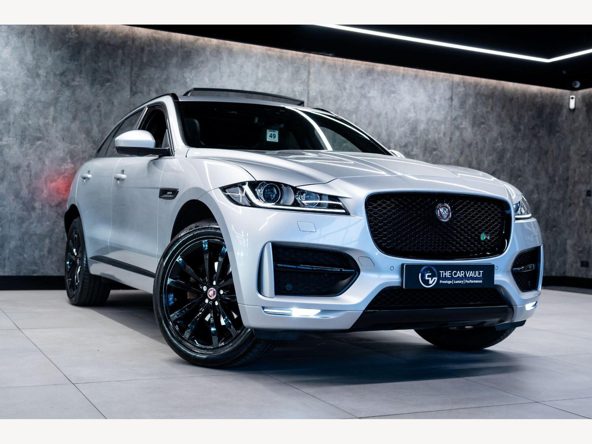 2018 Jaguar F-PACE image 1