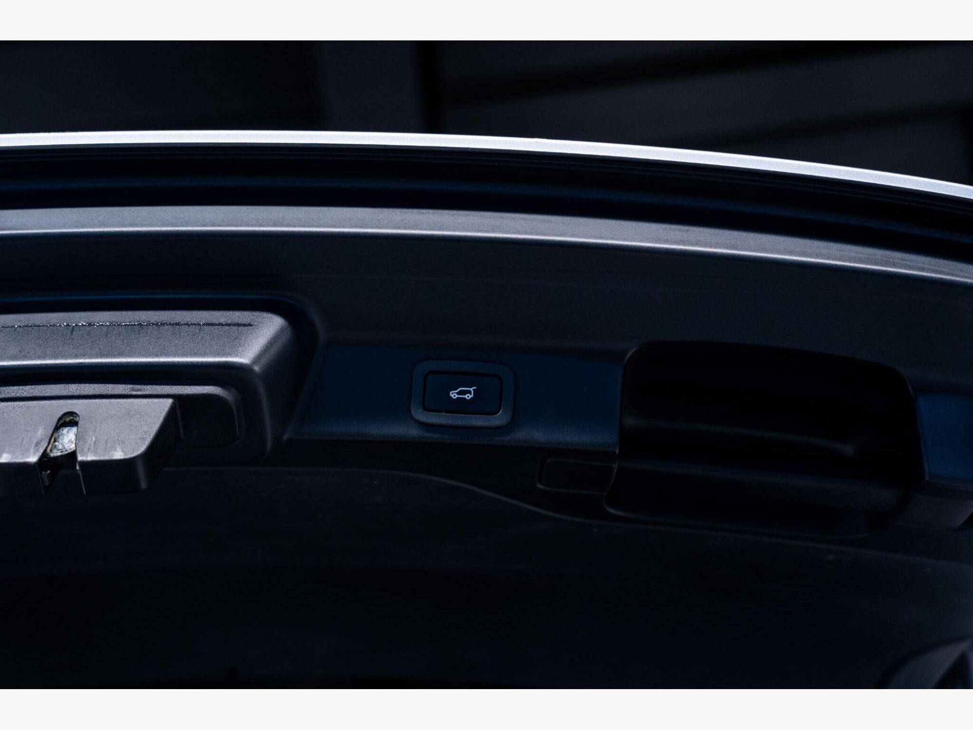 2018 Jaguar F-PACE image 48