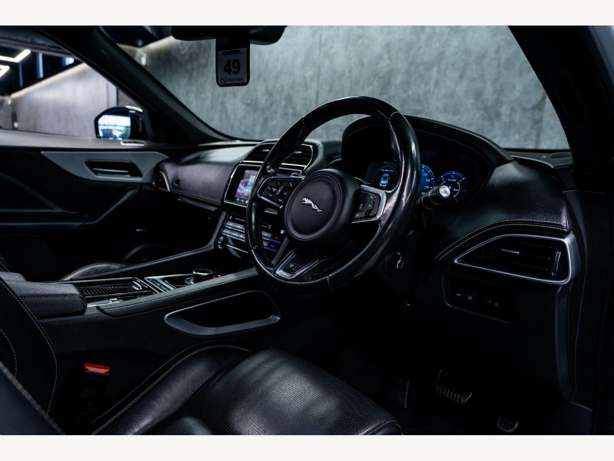 2018 Jaguar F-PACE image 2