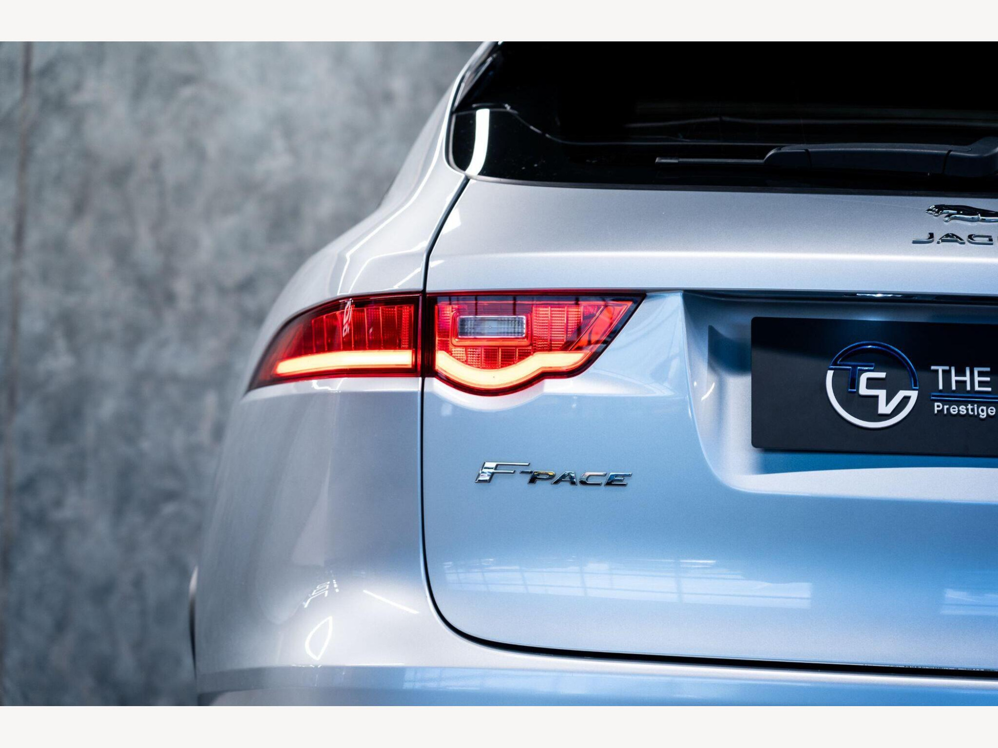 2018 Jaguar F-PACE image 12