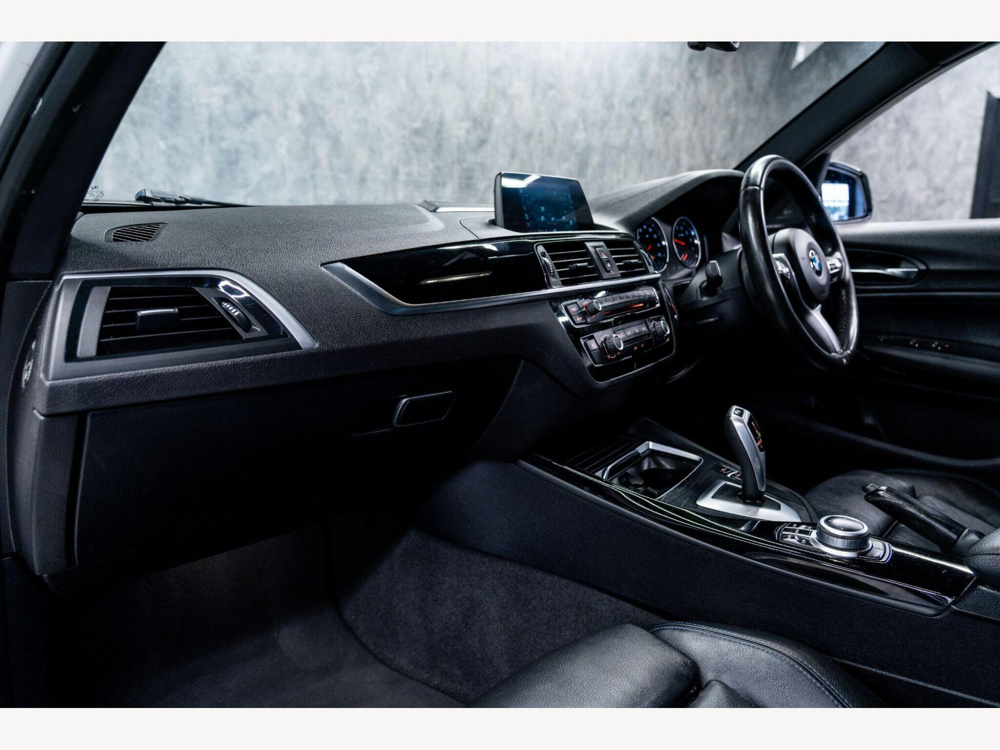 2019 BMW 1 Series image 38