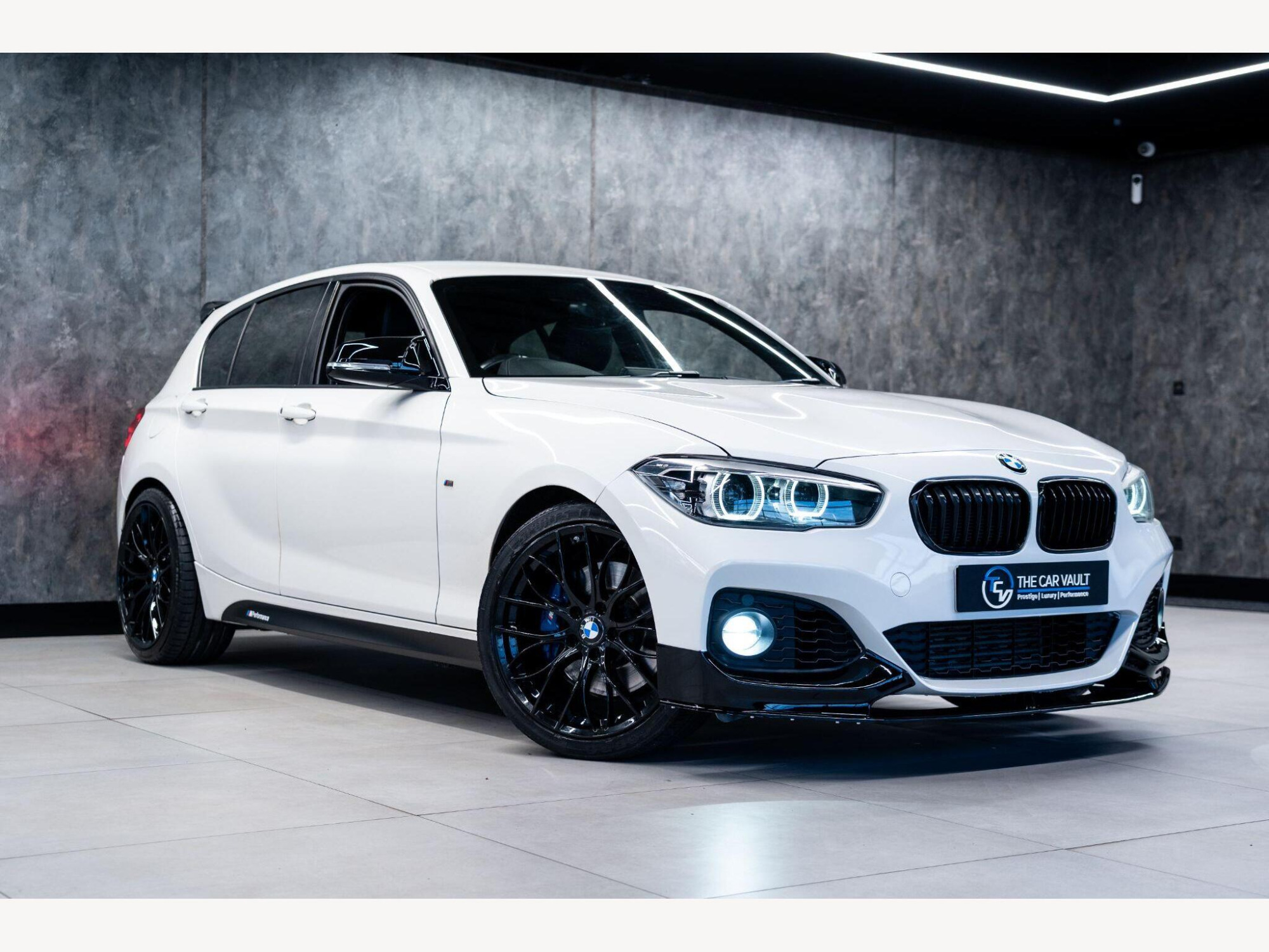 2019 BMW 1 Series image 1