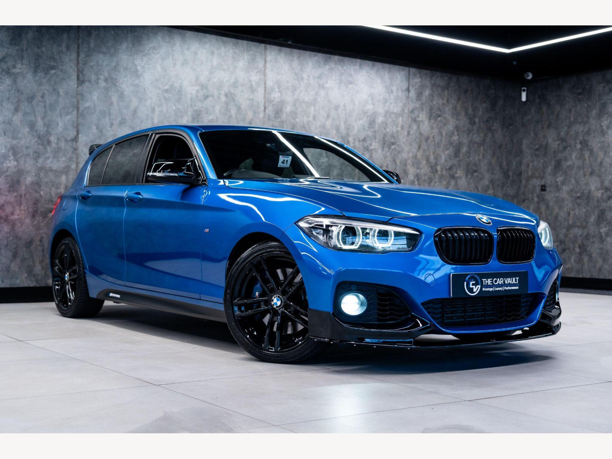 2019 BMW 1 Series image 1