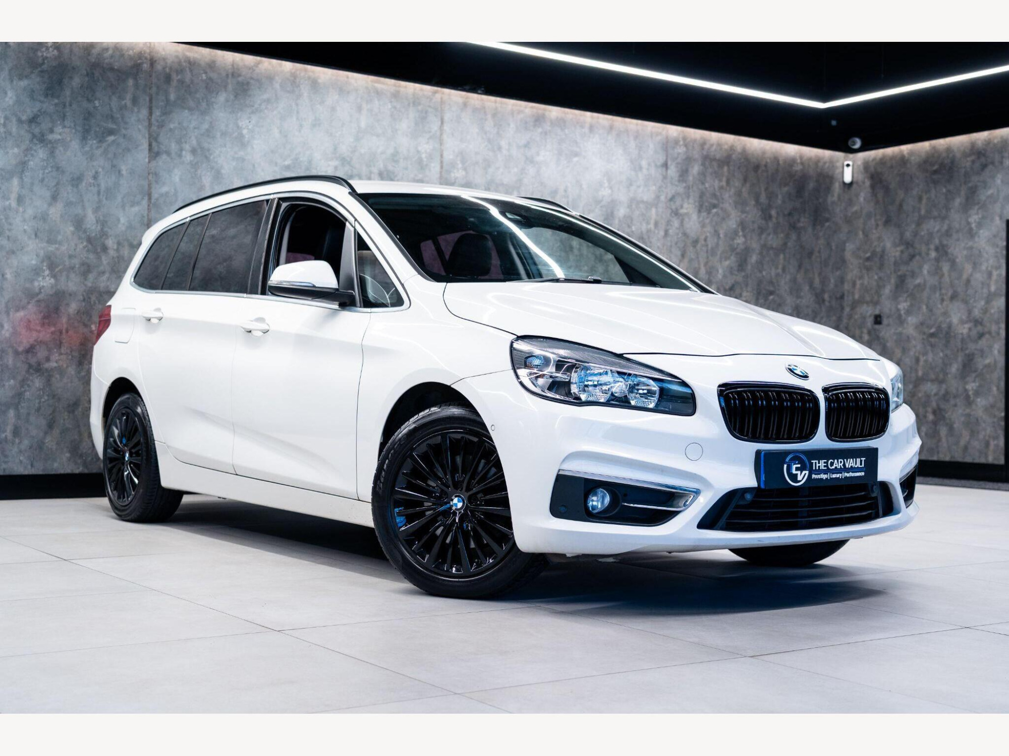 2015 BMW 2 Series Gran Tourer image 1