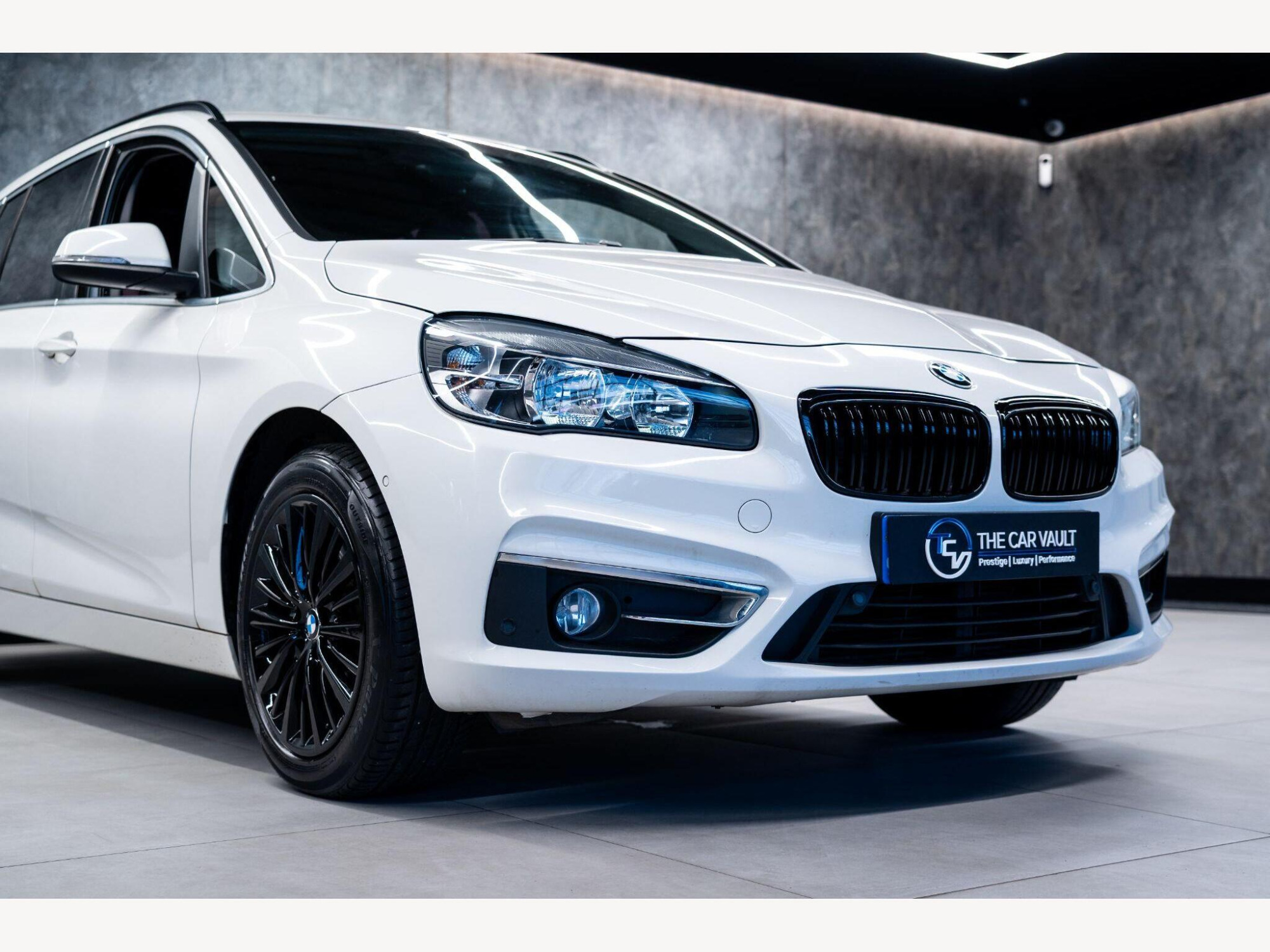 2015 BMW 2 Series Gran Tourer image 9