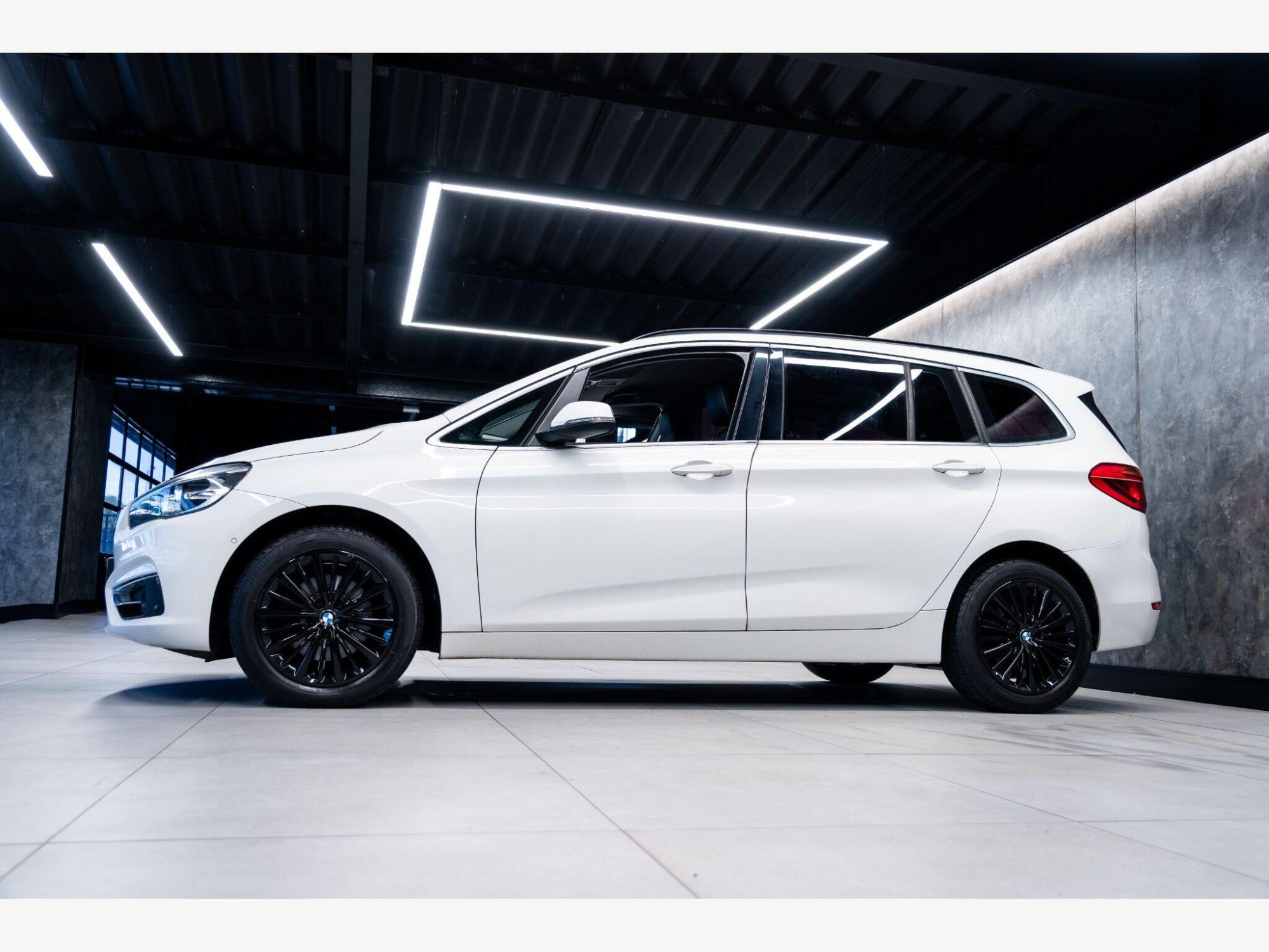 2015 BMW 2 Series Gran Tourer image 8