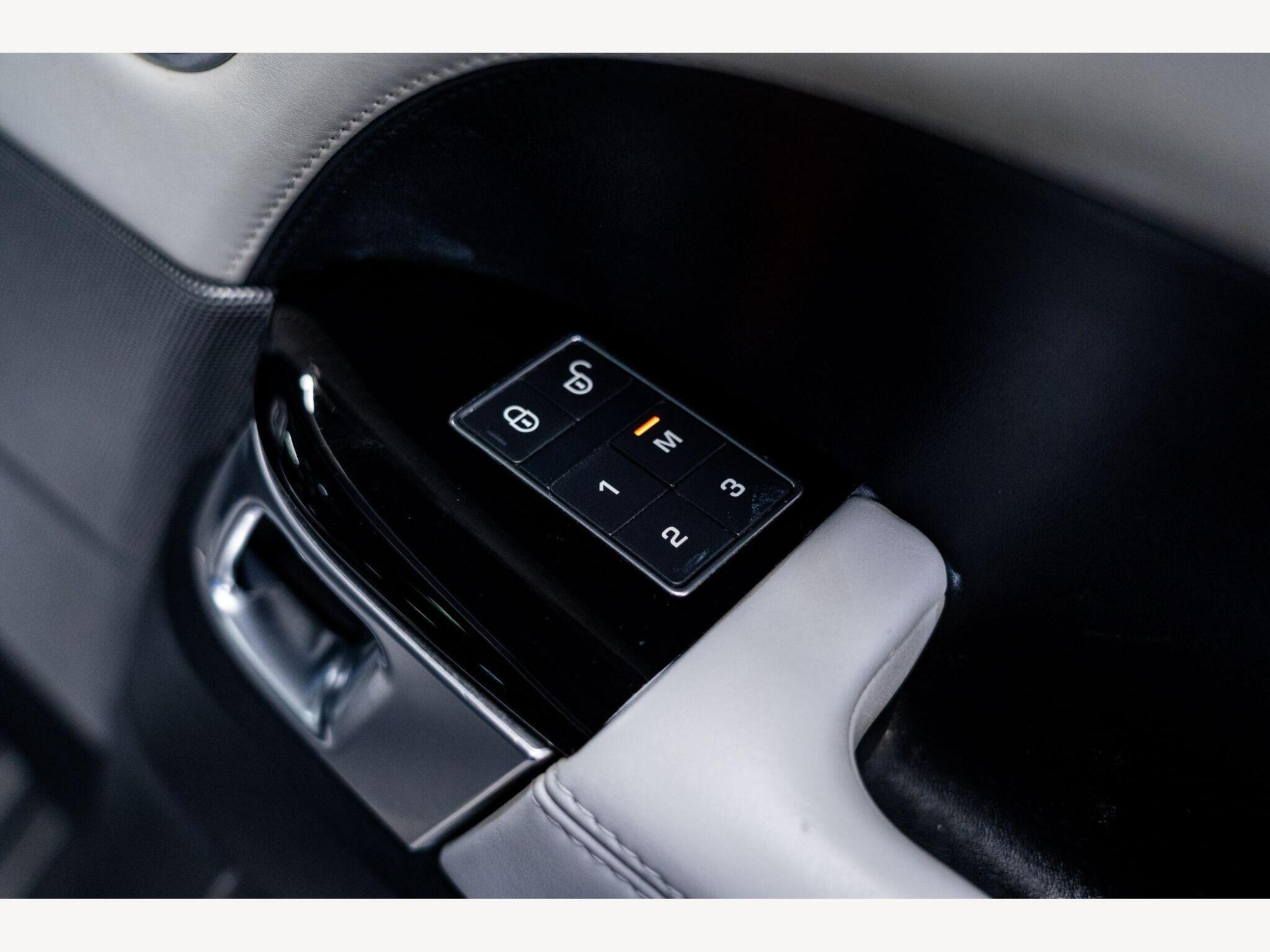 2016 Land Rover Range Rover Sport image 40