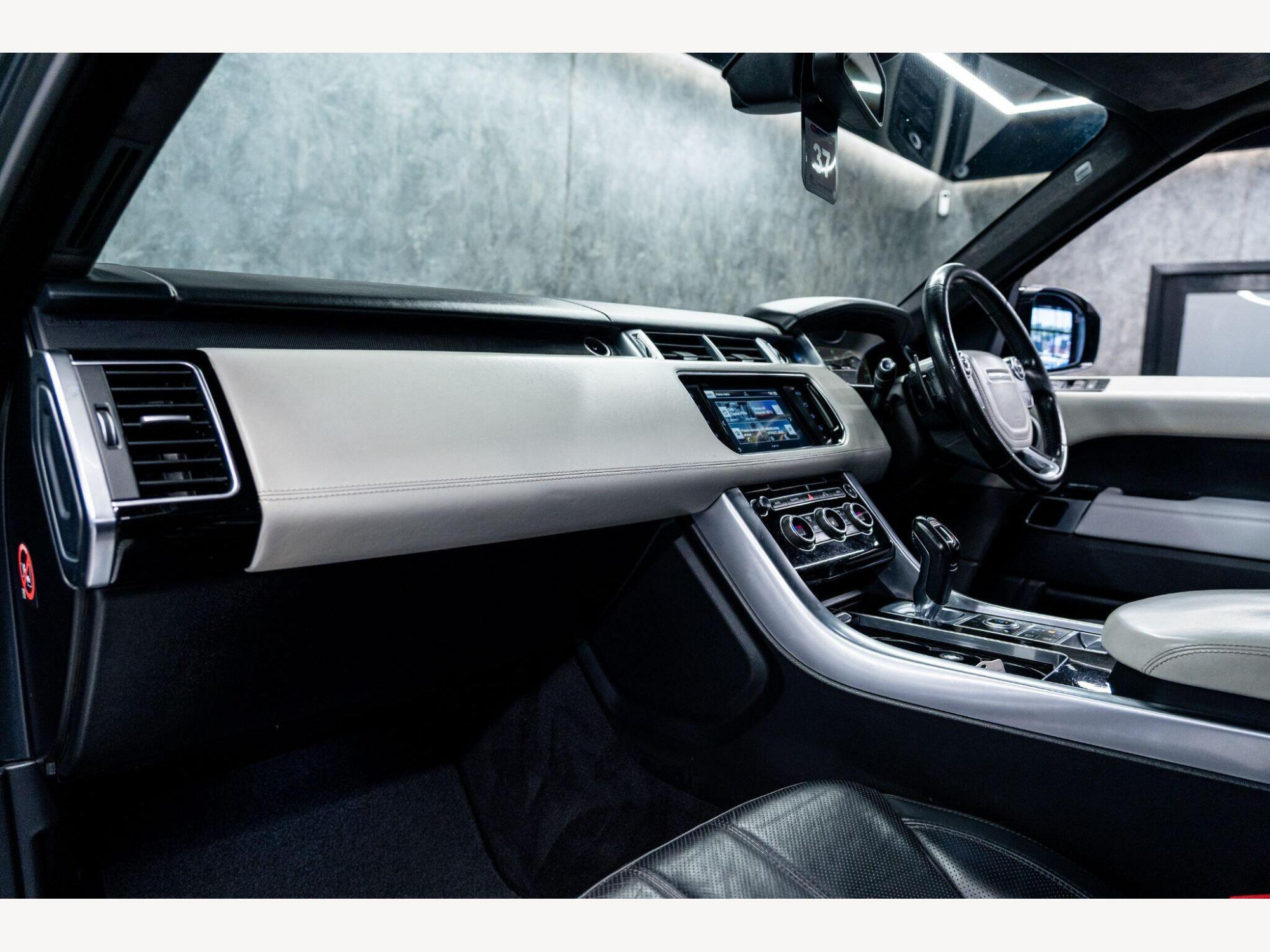 2016 Land Rover Range Rover Sport image 44