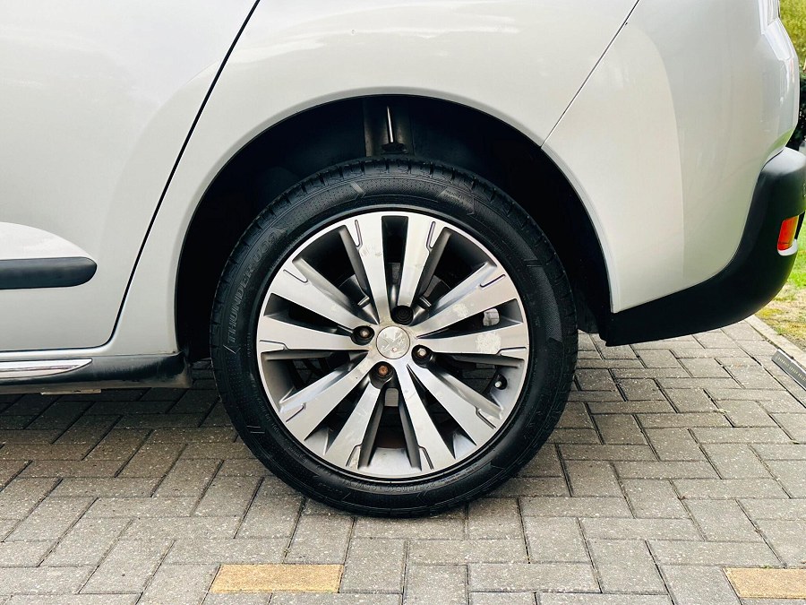 2015 Peugeot 3008 photo 12