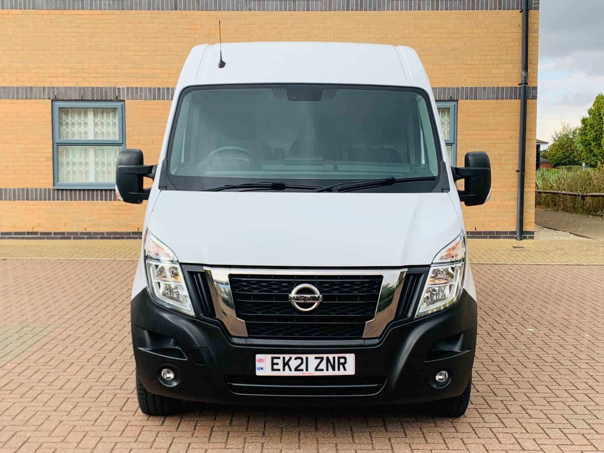 Nissan NV400 photo 2