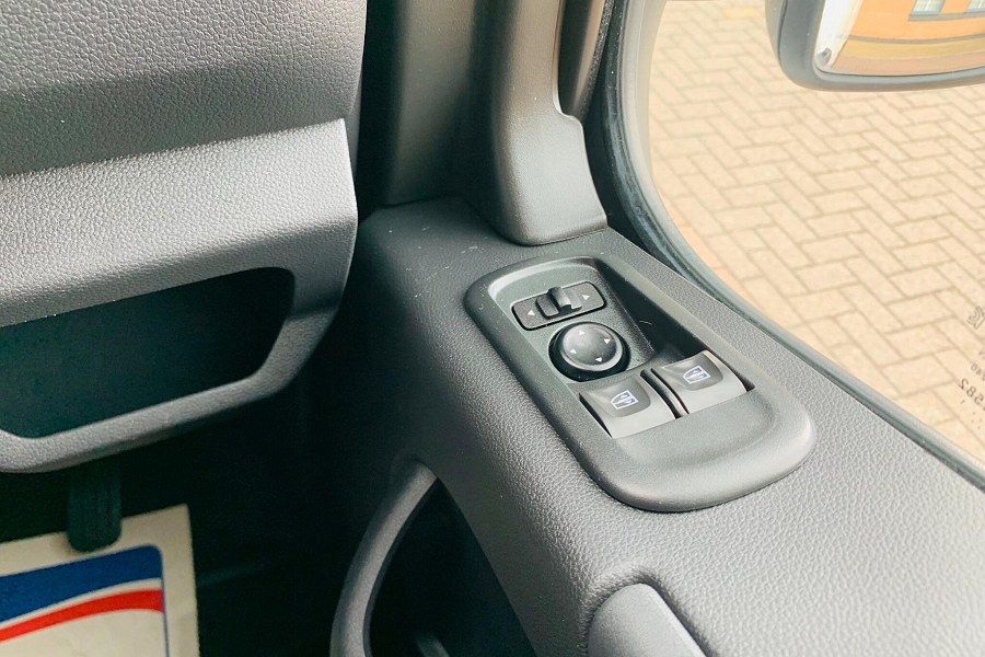 2021 Nissan NV400 photo 14
