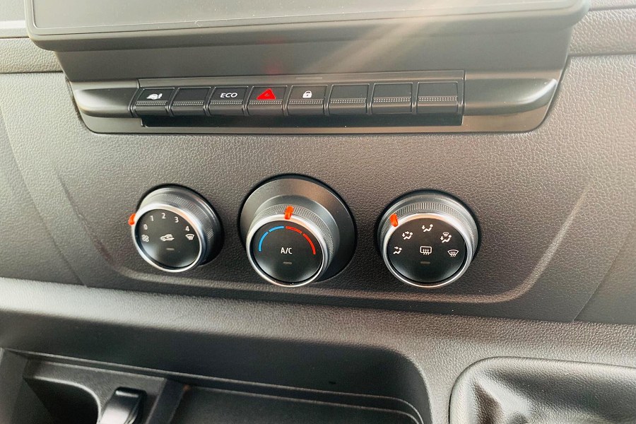 2021 Nissan NV400 photo 11
