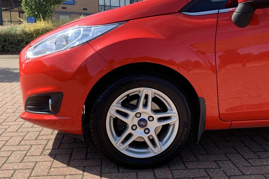 2013 Ford FIESTA photo 12