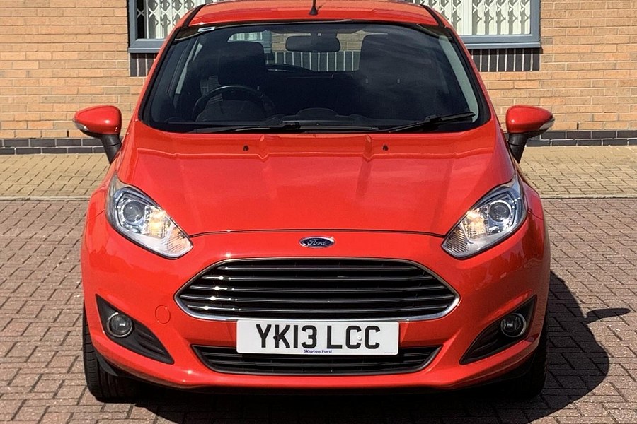 Ford FIESTA photo 2