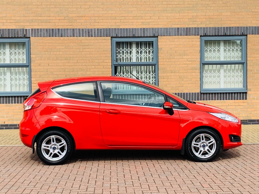2013 Ford FIESTA photo 6