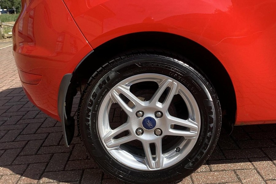 2013 Ford FIESTA photo 14