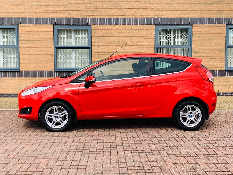 2013 Ford FIESTA photo 4