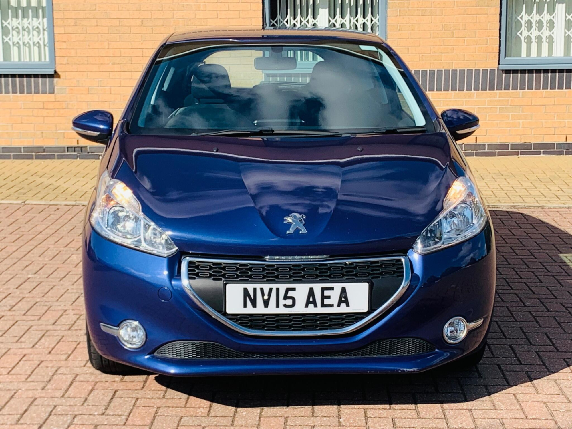 Peugeot 208 photo 2