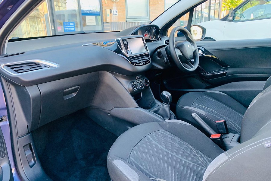 2015 Peugeot 208 photo 14