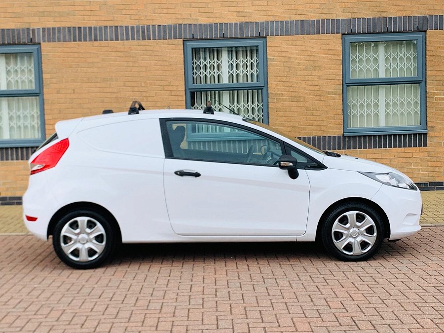 2010 Ford Fiesta Van photo 7