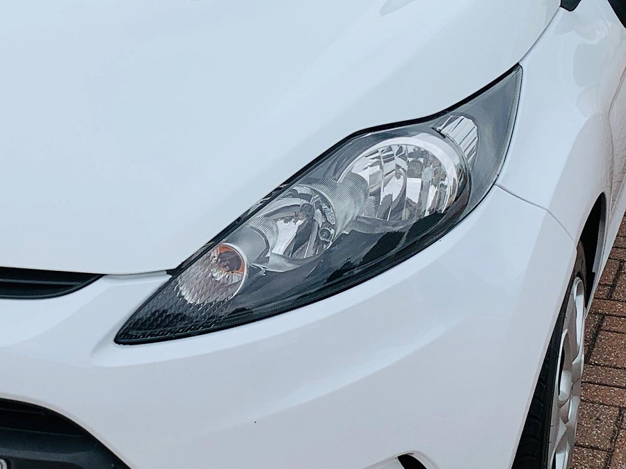 2010 Ford Fiesta Van photo 10