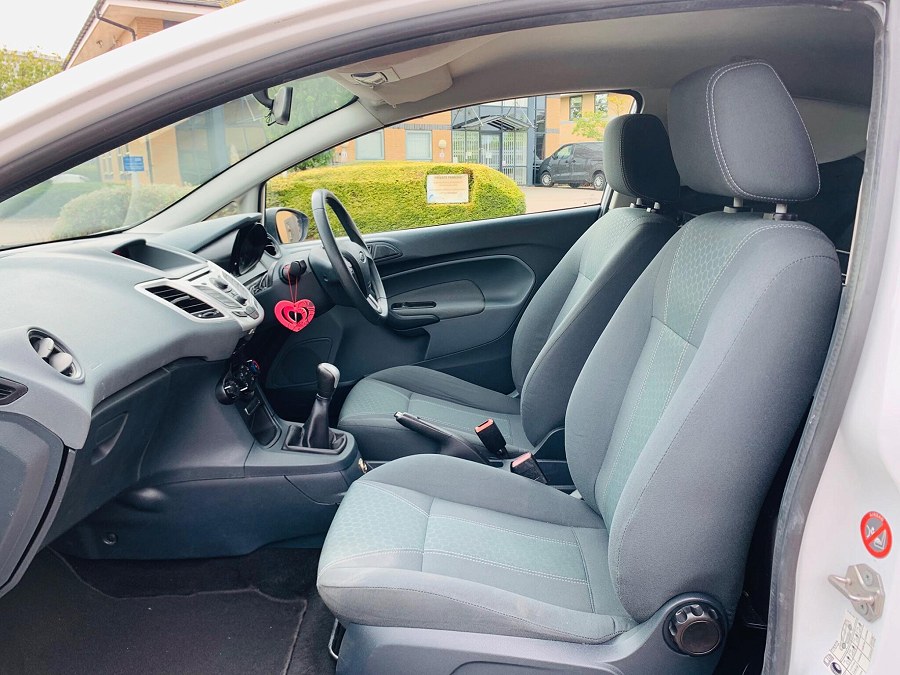 2010 Ford Fiesta Van photo 14
