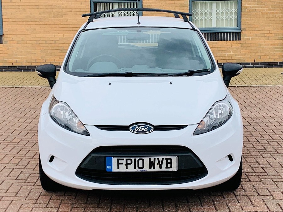 2010 Ford Fiesta Van photo 2