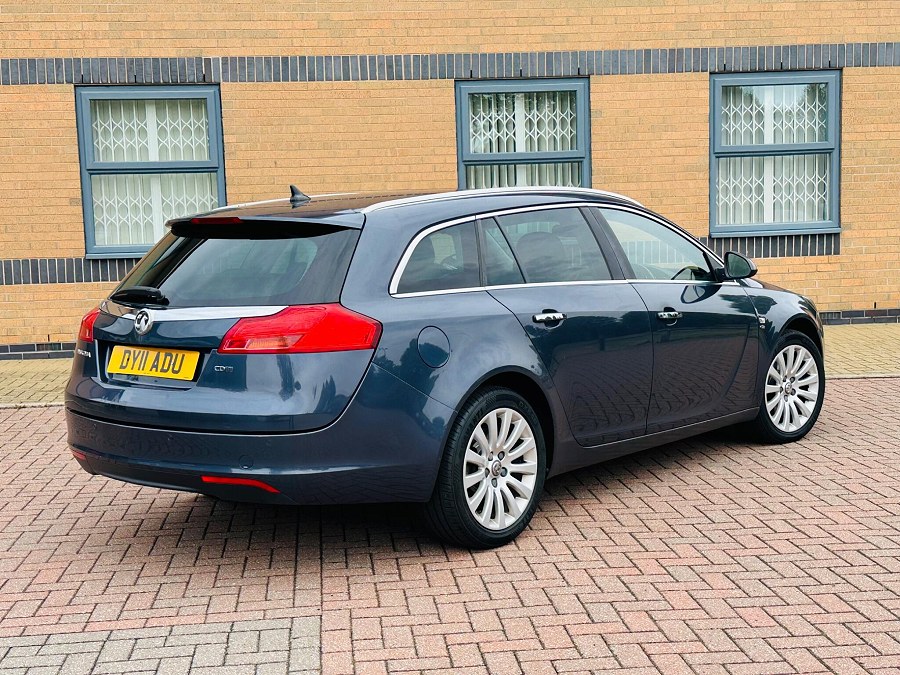 2011 Vauxhall Insignia photo 9