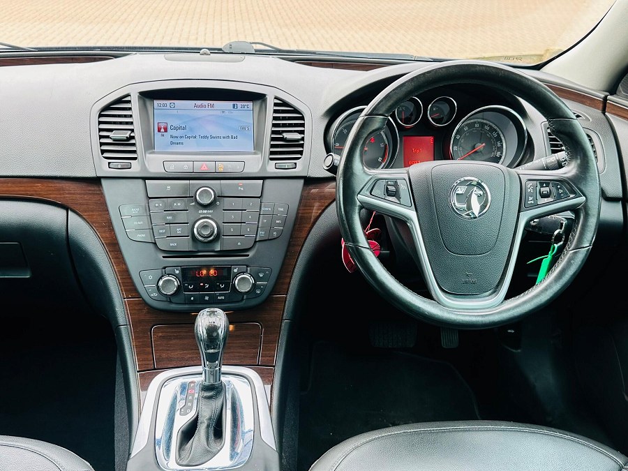 2011 Vauxhall Insignia photo 10