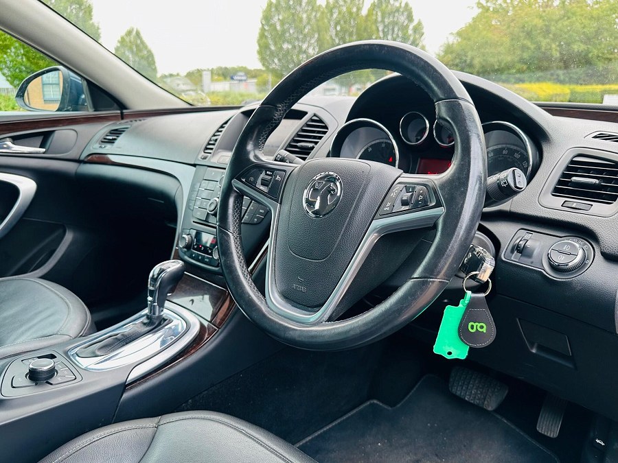 2011 Vauxhall Insignia photo 12