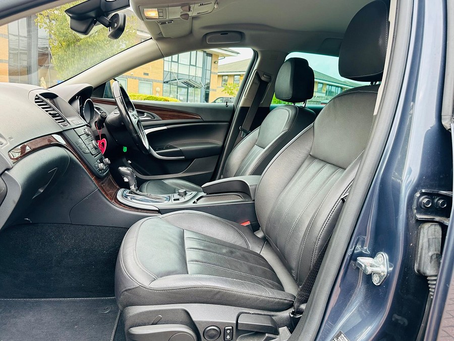 2011 Vauxhall Insignia photo 13
