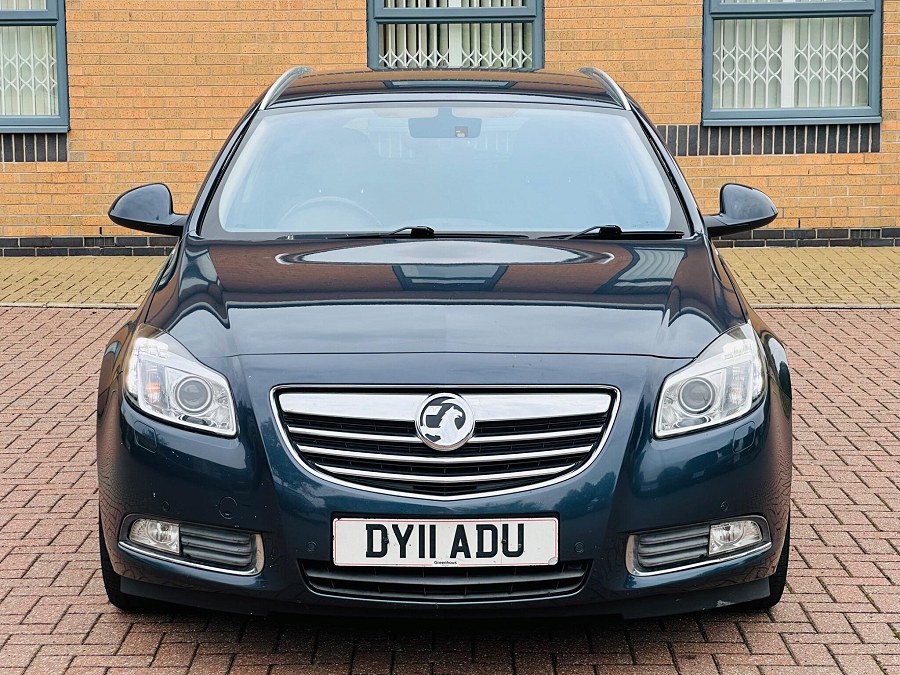 Vauxhall Insignia photo 2