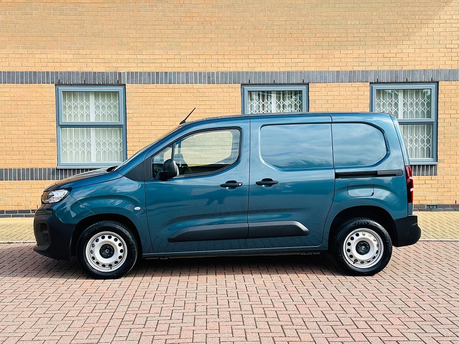 2025 Citroen Berlingo photo 4