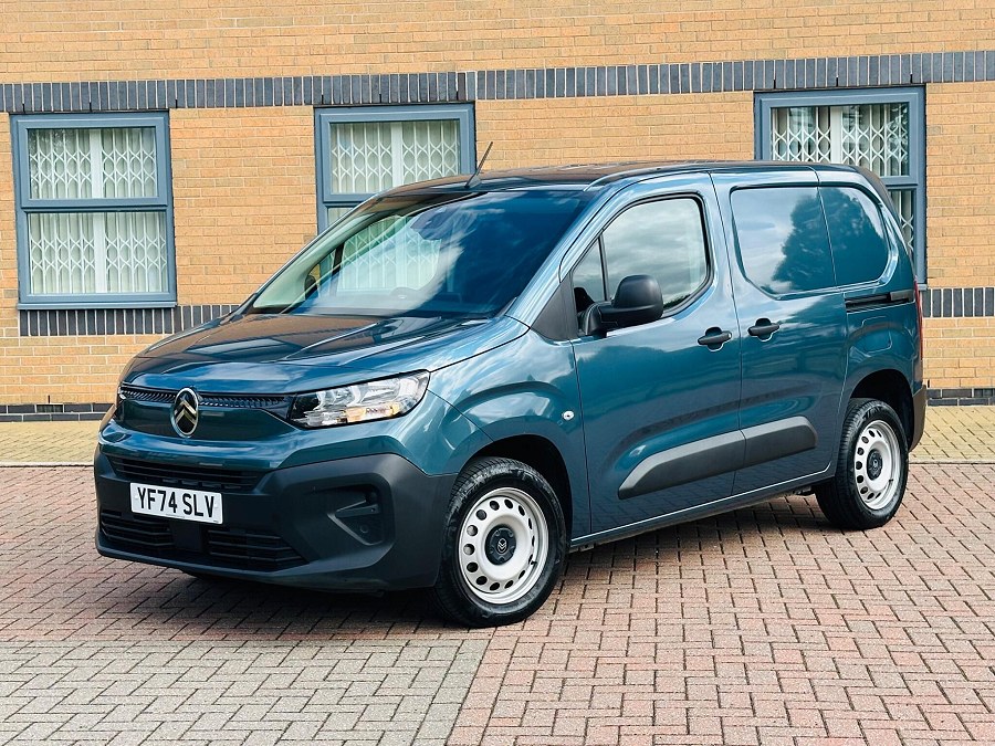 2025 Citroen Berlingo photo 3