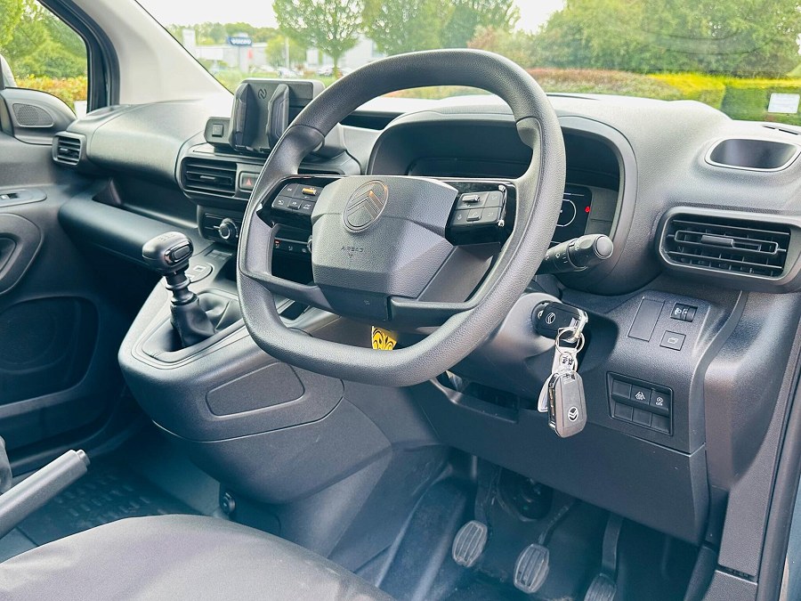2025 Citroen Berlingo photo 13