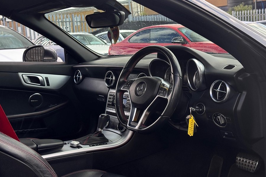 2015 Mercedes-Benz SLK photo 3